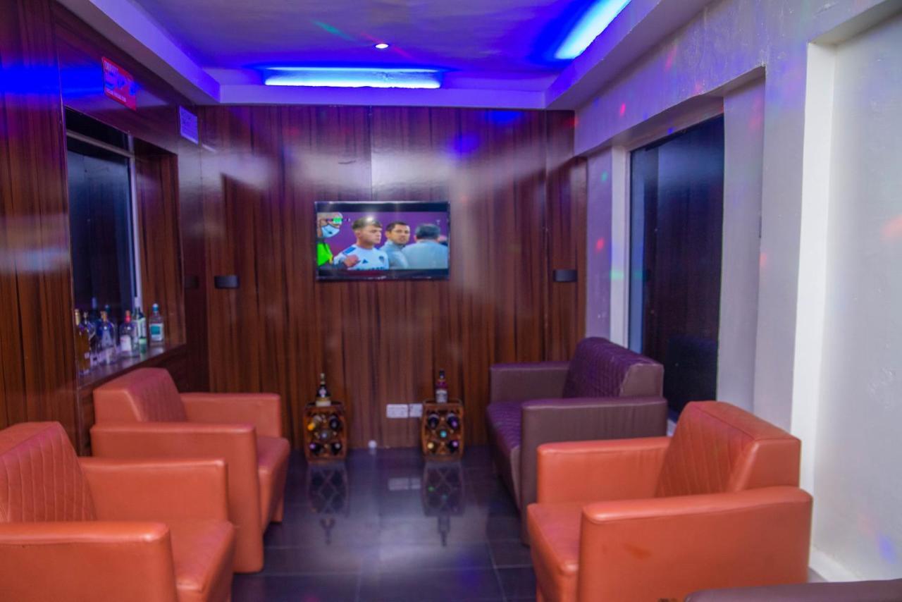לגוס Posh Hotel And Suites Victoria Island מראה חיצוני תמונה