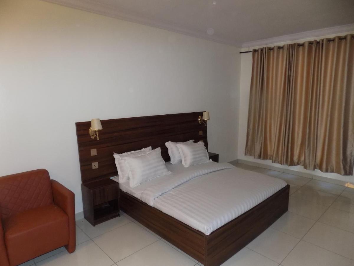 לגוס Posh Hotel And Suites Victoria Island מראה חיצוני תמונה